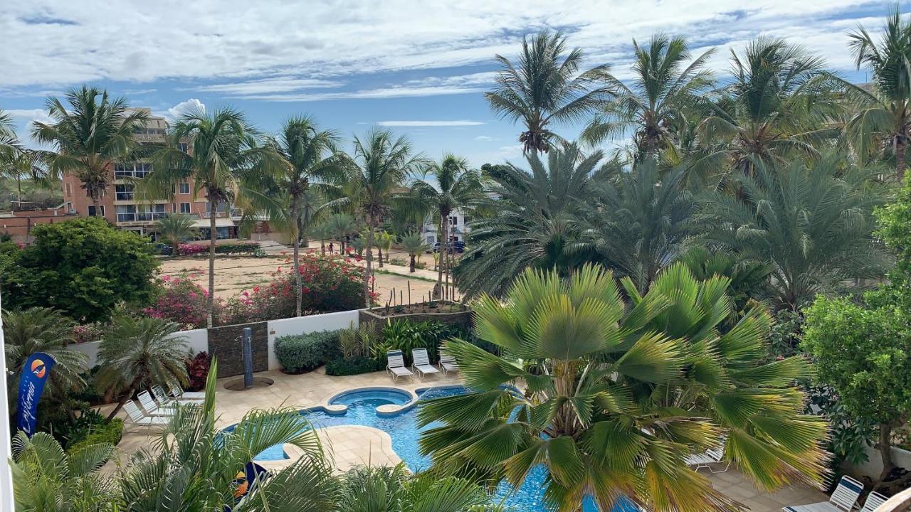 Hotel California Playa El Yaque Exterior photo